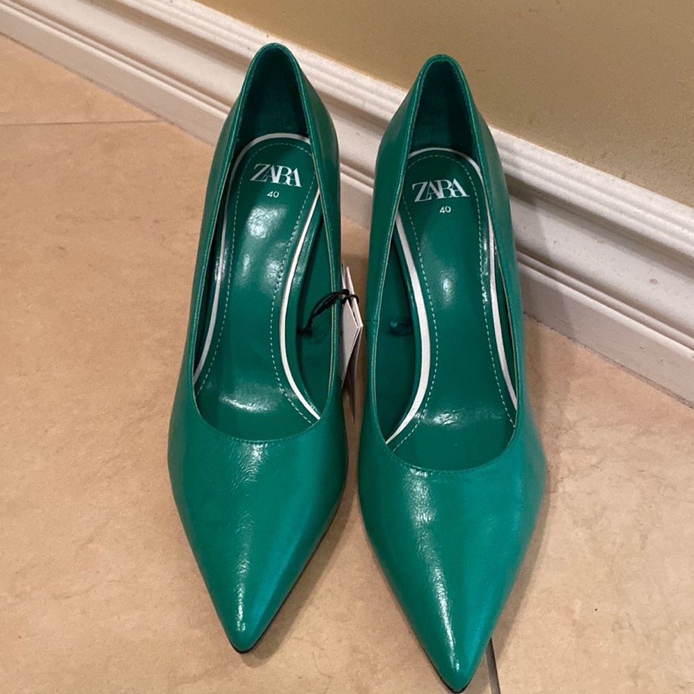 *NEW AND NEVER WORN* Zara Green Pumps